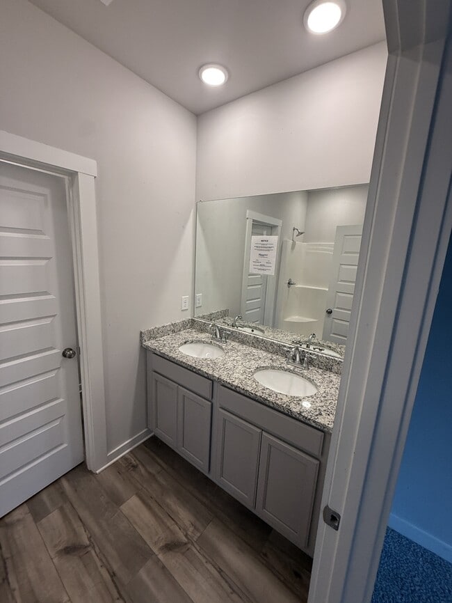 Building Photo - 7253 Owen Park Cir