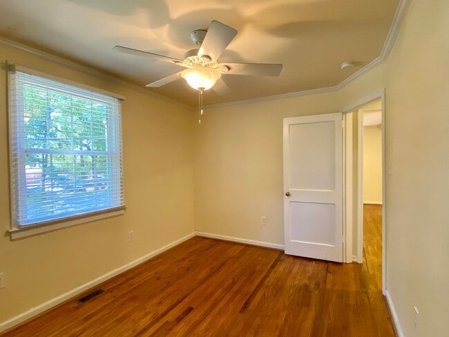 Building Photo - Adorable 2BR 1BA in Five Points - Applicat...