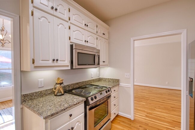 Building Photo - 1000 Eagle Pass Way