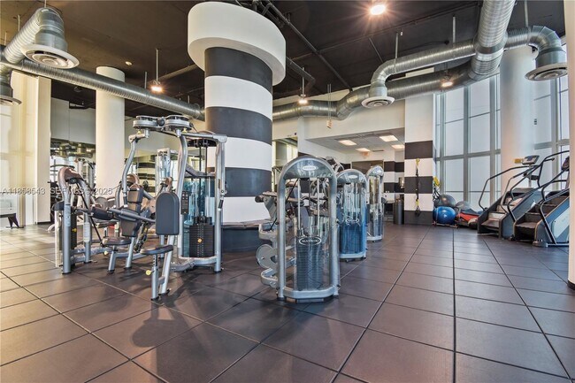 Building Photo - 1800 N Bayshore Dr