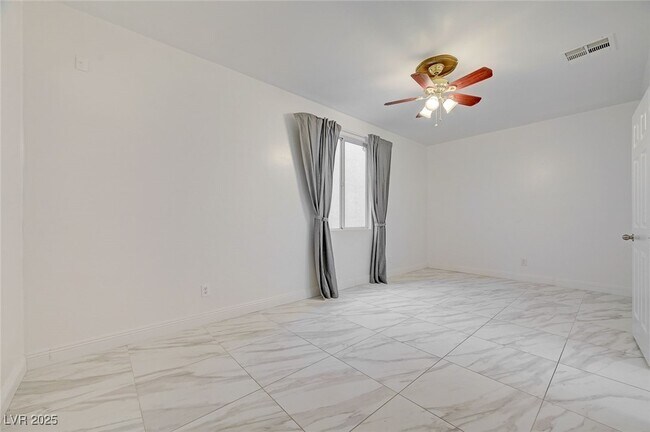 Building Photo - 9893 Canyon Peak Dr