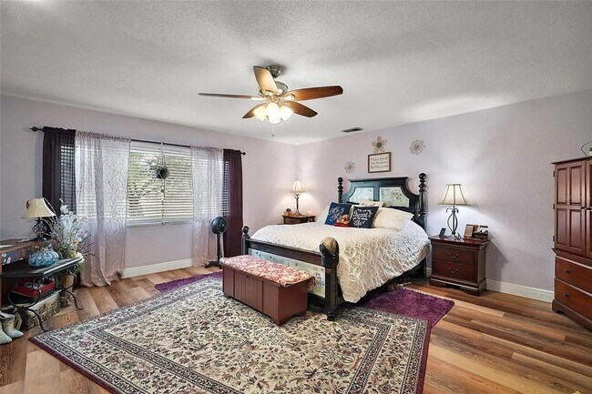 Building Photo - BEAUTIFUL 4BED 2BATH HOME WITH DETACHED OF...