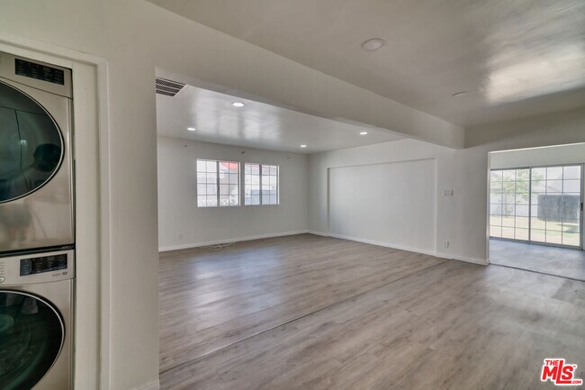 Building Photo - 15013 Hartsook St