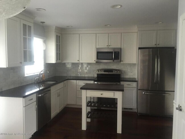 Building Photo - 33 Briarwood Way