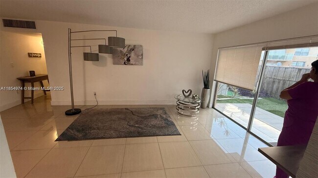 Building Photo - 4330 NW 79th Ave