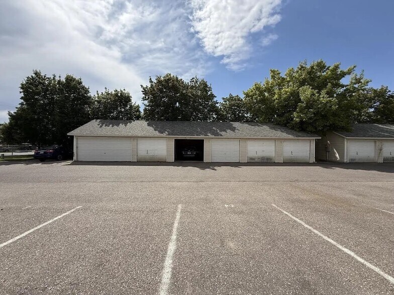 Building Photo - 1100 W Quinn Rd