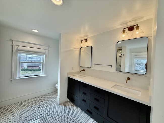 Building Photo - 1228 Bryan Ave