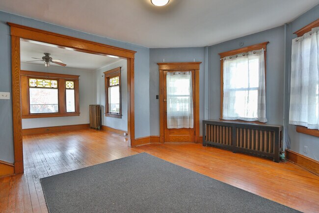 Building Photo - 503 S Broadway