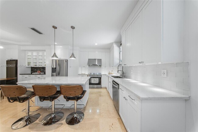 Building Photo - 3922 SW 60th Ave