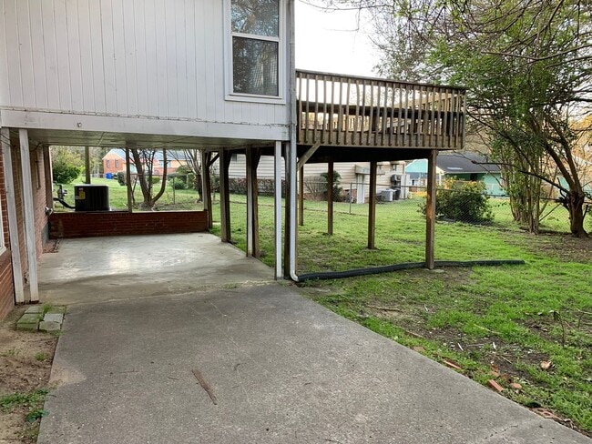 Building Photo - 3 bedroom & office -2 baths -2 car carport - washer/dryer hook ups - Den and formal living room- ...