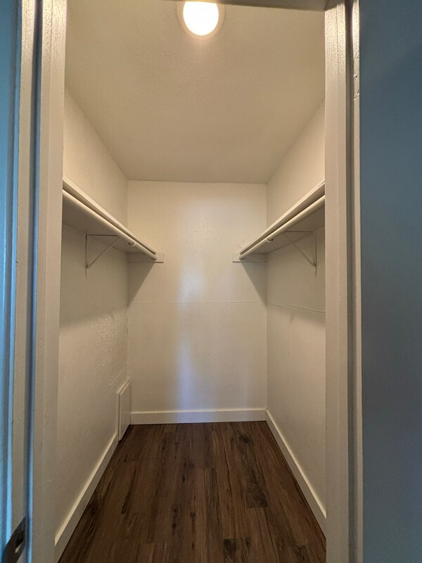 Building Photo - 1400 Clarewood Dr