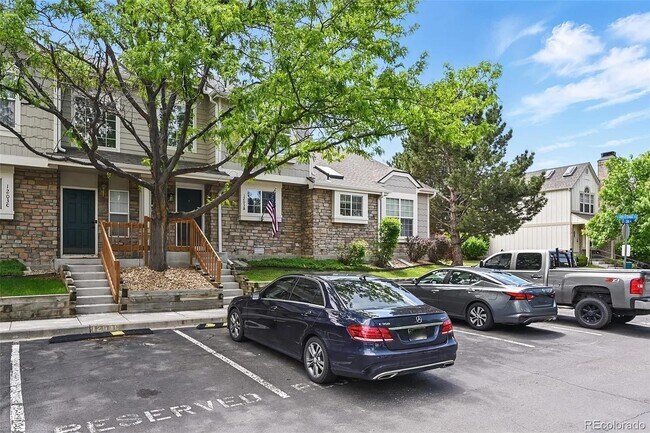 Building Photo - Beautiful, updated, spacious unit!
