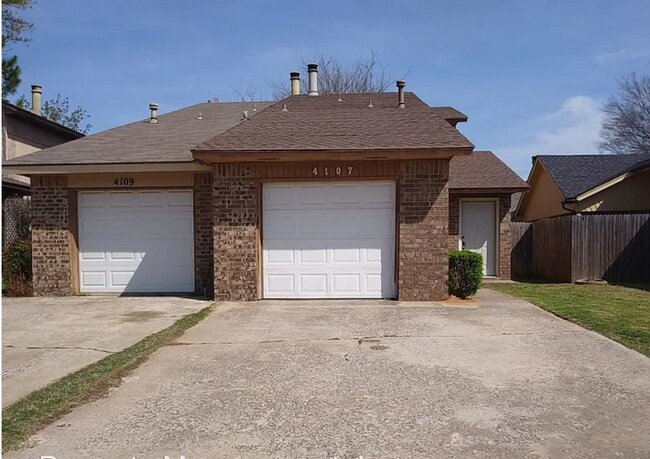 Building Photo - Spacious two bedroom in West Norman