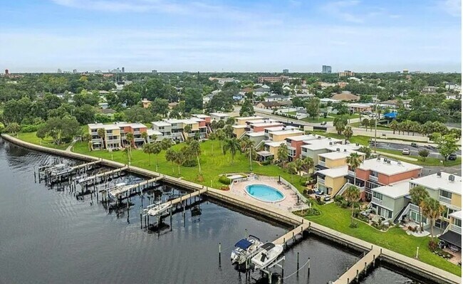 Primary Photo - 2424 W Tampa Bay Blvd