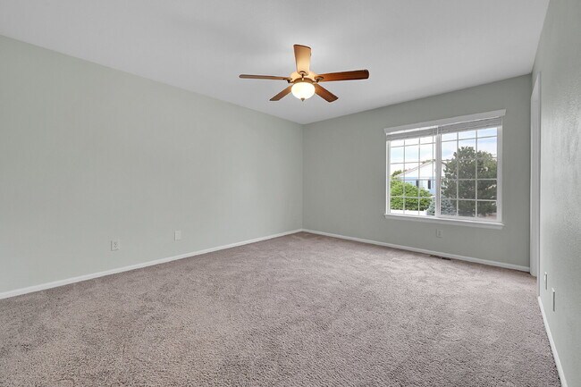 Building Photo - $2,695.00, 3 bed, 2.5 bath located in Denver.