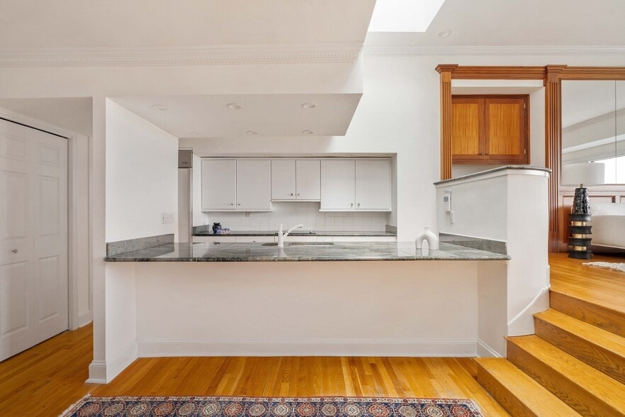 Building Photo - 188 Beacon St