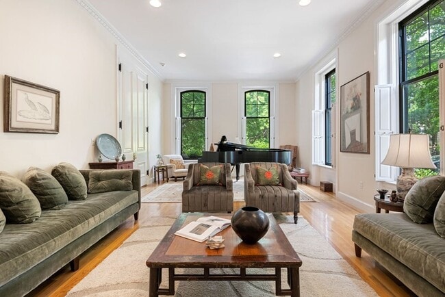 Building Photo - 5 Monument Sq