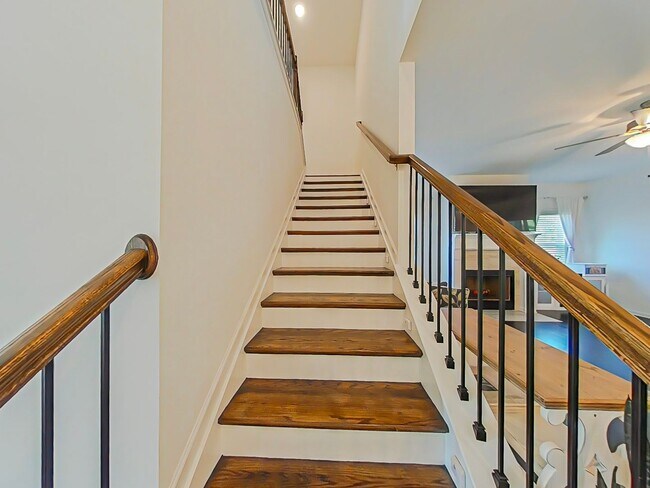 Building Photo - 5 Bedroom Home in Columbia County!