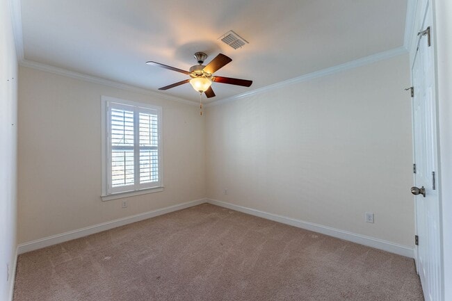 Building Photo - 3 Bedroom 2.5 Bath House in Boltons Landin...