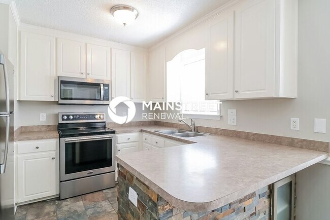 Building Photo - 3 Bedroom Pet-Friendly Home in FOUR OAKS, NC with Main Street Renewal