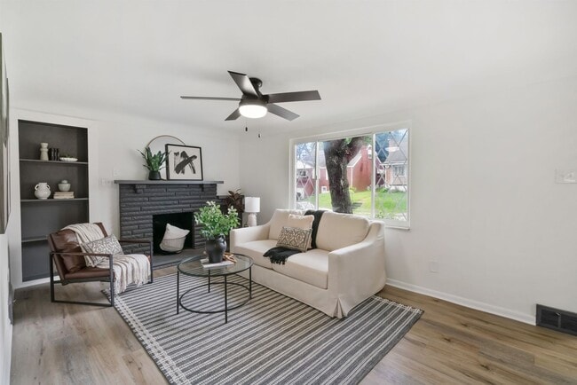 Building Photo - Stunning 3 bedroom home in Duquesne availa...
