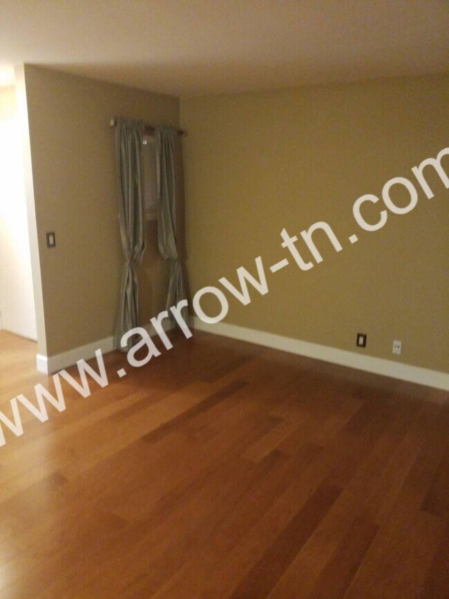 Building Photo - Great 1 bedroom, 1 bathroom condo in the h...