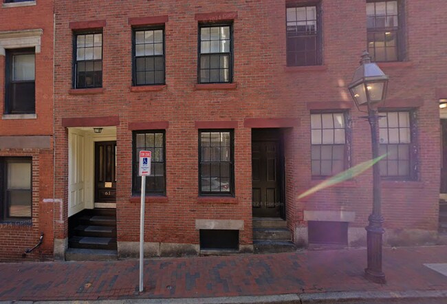 Building Photo - 61 Joy St