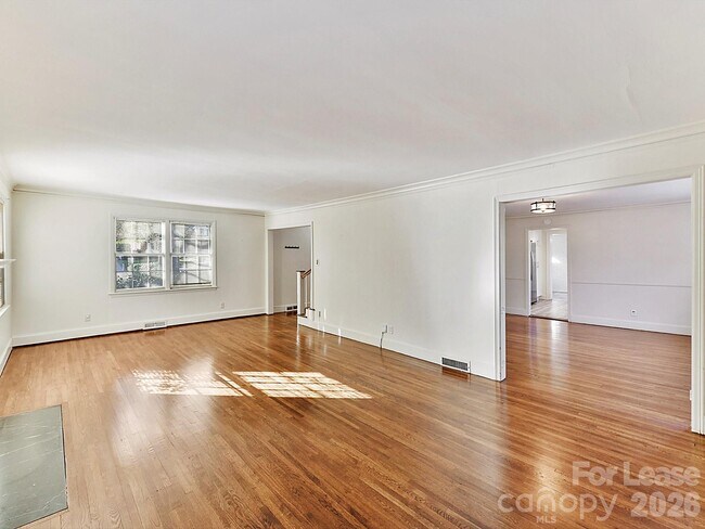 Building Photo - 711 Mt Vernon Ave