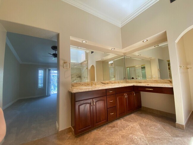 Building Photo - 2 Bedroom, 2 Bath Home with Golf Course View!