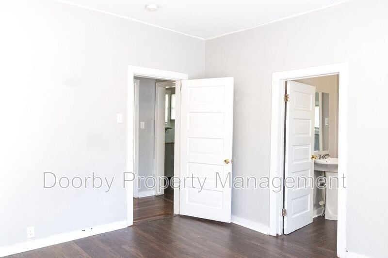 Building Photo - 2009 Camden St