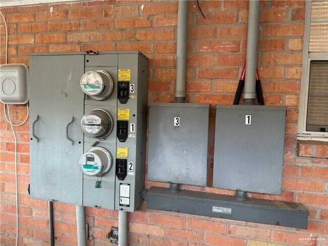 Building Photo - 15 Kenyon Rd