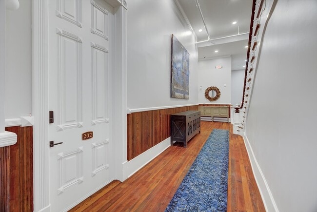 Building Photo - 2206 The Strand