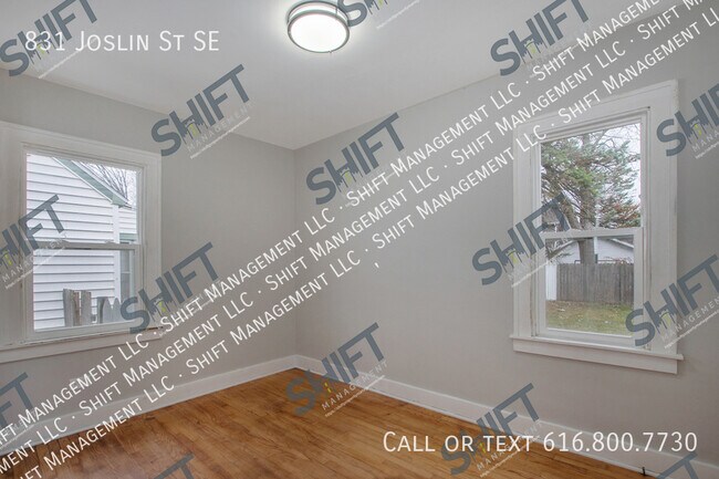 Building Photo - 831 Joslin St SE