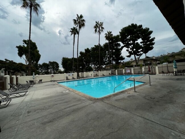 Building Photo - Beautiful 2 BD, 2 BA First Floor Condo at ...
