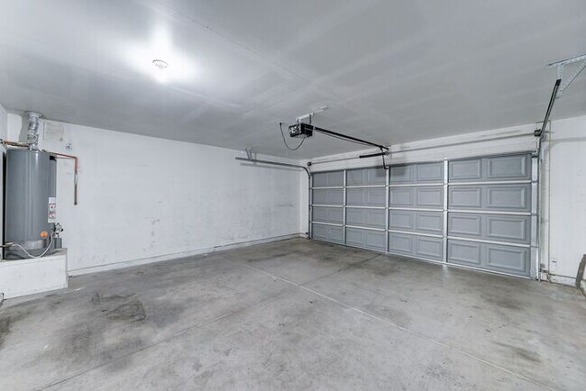 Building Photo - COMING SOON! Spacious 3 Bed 2 Bath home in the Estrella Neighborhood