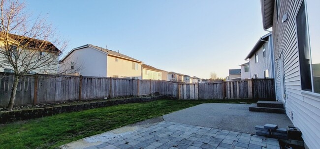 Building Photo - Absolutely Beautiful Two-story House in Si...