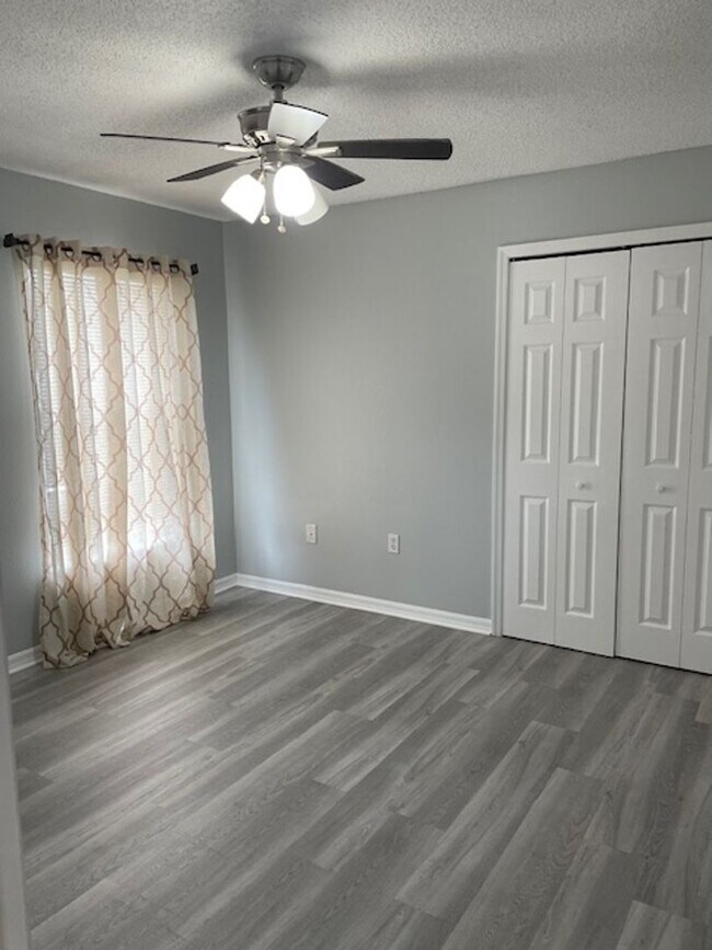 Building Photo - Kissimmee - Spacious 4/2, Pool Home