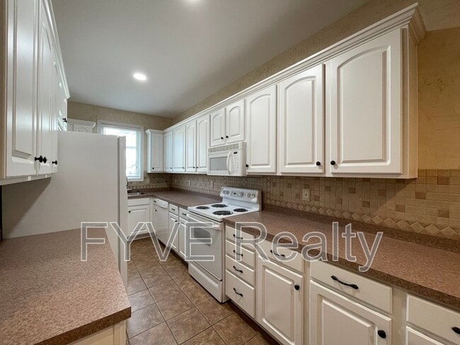 Building Photo - 320 Old Hickory Blvd