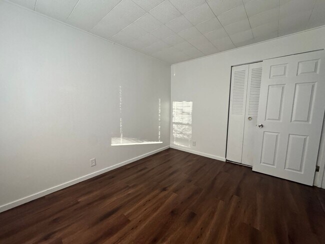 Building Photo - 501-503 River Road