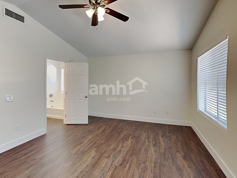 Building Photo - 7457 E Laguna Azul Ave