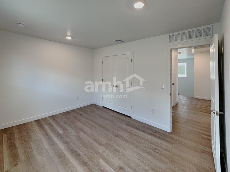Building Photo - 6466 E Paseo Alga