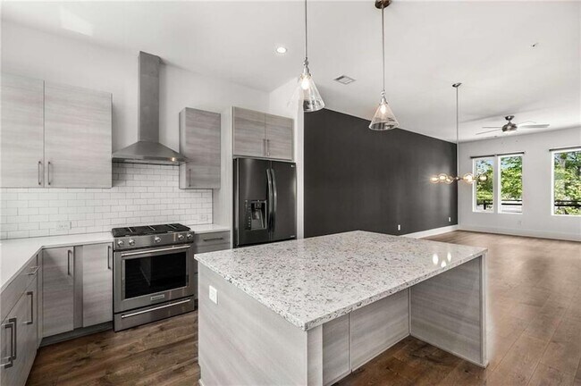 Building Photo - 1225 Chelsea Cir NW