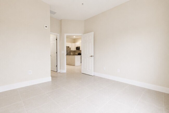 Building Photo - 3221-3409-3409 SW 8th Pl