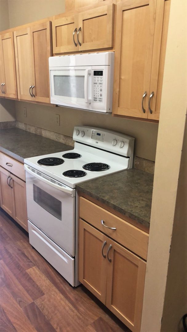 Building Photo - Spacious West Campus 4 bed,2 bath downstai...