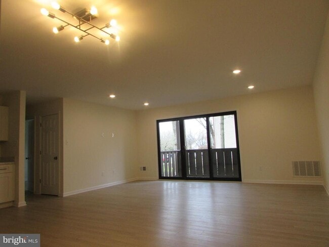 Building Photo - 515 Lindsey Ct