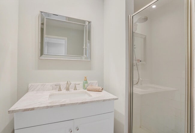 Building Photo - 1737 Palmland Dr