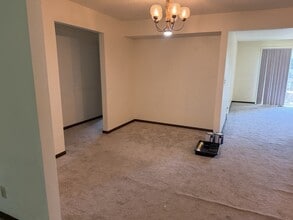 Building Photo - 524 Breezy Point Dr