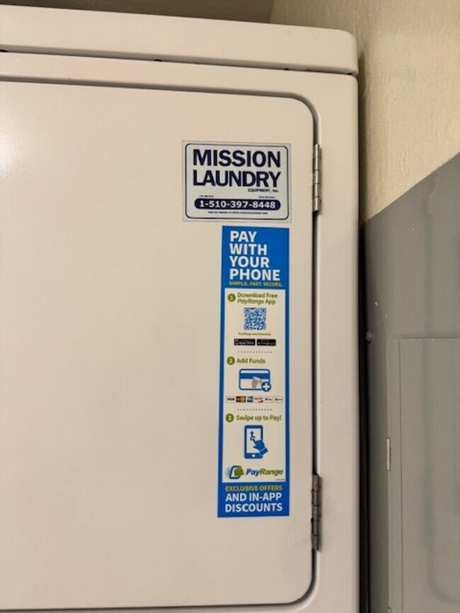 Building Photo - BEAUTIFUL 1 BEDROOM X1 BATHROOM CONDO with NEW HARDWOOD FLOORS! NOW LEASING!!