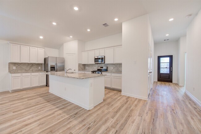 Building Photo - 3330 Meadknoll Ln