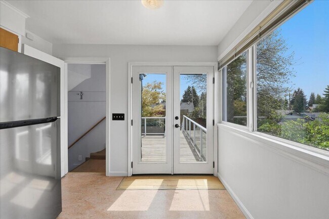 Building Photo - 3bd/2ba Seattle Home